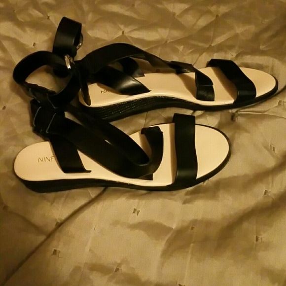 Nine West Shoes - Nine West Vikkio strappy flats size 8.5M Nine West Shoes - Nine West Vikkio strappy flats size 8.5M